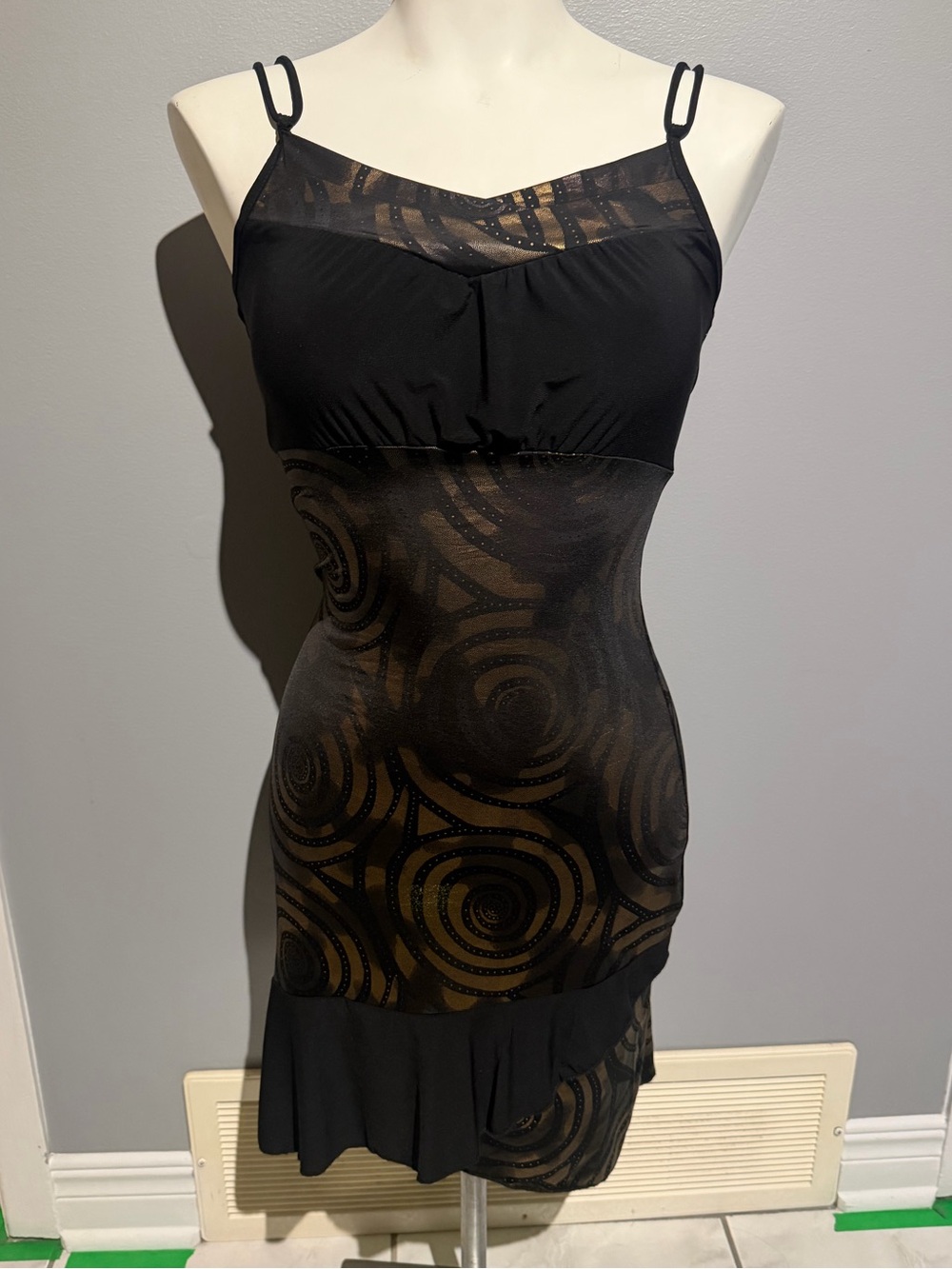 beautiful vintage ruffle flowy dress
